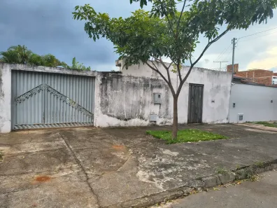 Casa com 3 Quartos à venda, 250m² no Setor Garavelo, Goiânia