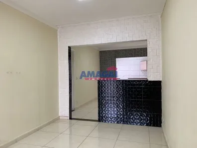 Casa com 2 Quartos para alugar, 110m² no Conjunto Habitacional Marinho, Jacareí