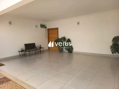 Casa com 3 Quartos à venda, 240m² no Jardim Karaíba, Uberlândia