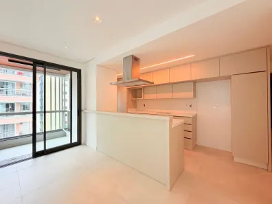 Apartamento com 2 Quartos para alugar, 70m² no Centro, Florianópolis