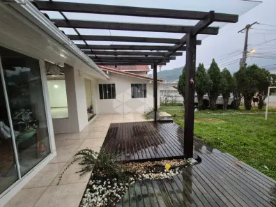 Casa com 4 Quartos para alugar, 150m² no Sertão do Maruim, São José