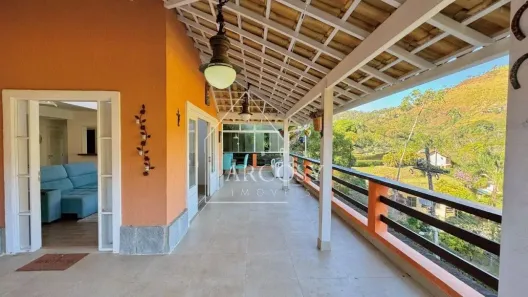 Casa com 3 Quartos para alugar, 300m² no Itaipava, Petrópolis