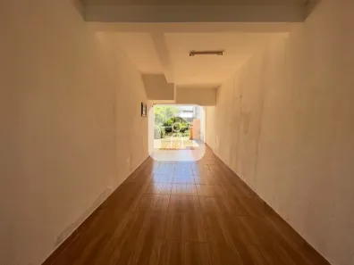 Sobrado com 3 Quartos para alugar, 185m² no Planalto, Uberlândia