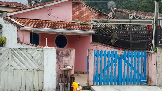 Casa com 2 Quartos para alugar, 65m² no Jardim Aguapeu, Mongaguá