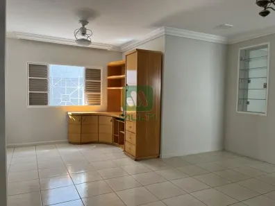 Casa com 3 Quartos para alugar, 170m² no Brasil, Uberlândia