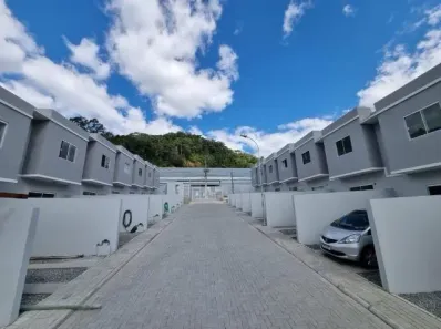 Sobrado com 2 Quartos à venda, 76m² no Espinheiros, Itajaí