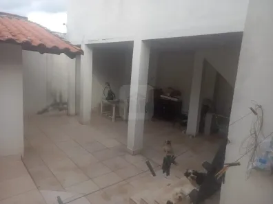 Casa com 3 Quartos à venda, 160m² no Cidade Jardim, Uberlândia