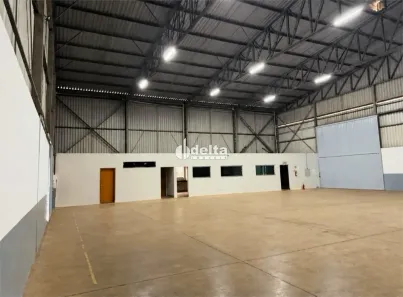 Ponto Comercial para alugar, 1000m² no Marta Helena, Uberlândia