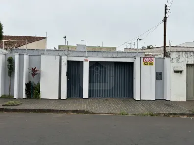 Casa com 3 Quartos para alugar, 220m² no Saraiva, Uberlândia