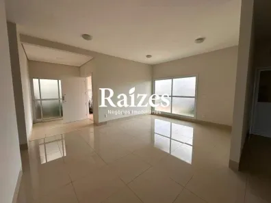 Casa com 3 Quartos para alugar, 100m² no Laranjeiras, Uberlândia