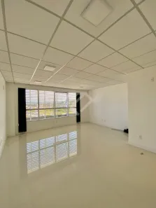 Sala Comercial à venda, 32m² no Barreiros, São José