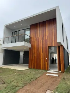 Sobrado com 4 Quartos à venda, 220m² no Centro, Camaçari
