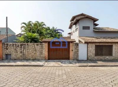 Sobrado com 5 Quartos para alugar, 329m² no Centro, Caraguatatuba