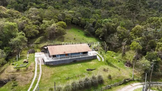 Fazenda/Sítio com 3 Quartos à venda, 180m² no Abernéssia, Campos do Jordão
