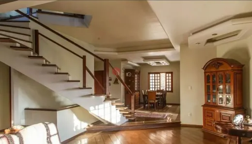 Sobrado com 4 Quartos para alugar, 600m² no Jardim Textil, São Paulo