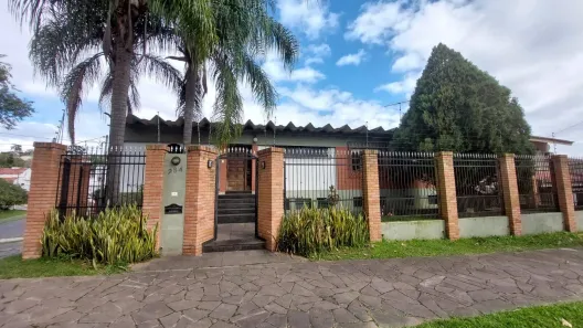 Casa com 4 Quartos à venda, 240m² no Chácara das Pedras, Porto Alegre