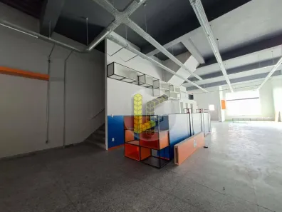 Prédio Comercial para alugar, 649m² no Osvaldo Cruz, São Caetano do Sul
