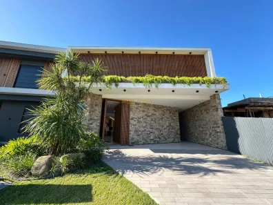 Casa de Condomínio com 4 Quartos à venda, 210m² no XANGRI-LÁ, Xangri-lá