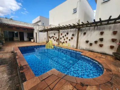Casa com 3 Quartos para alugar, 200m² no Jardim Colina, Uberlândia