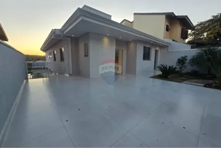 Casa de Condomínio com 4 Quartos para alugar, 170m² no Parque Arco Iris, Atibaia
