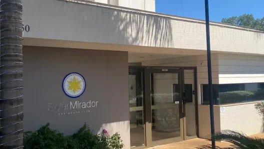 Apartamento com 3 Quartos para alugar, 75m² no Aurora, Londrina