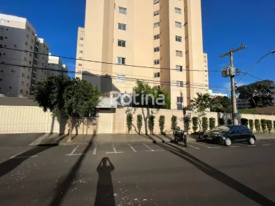 Apartamento com 3 Quartos para alugar, 64m² no Presidente Roosevelt, Uberlândia