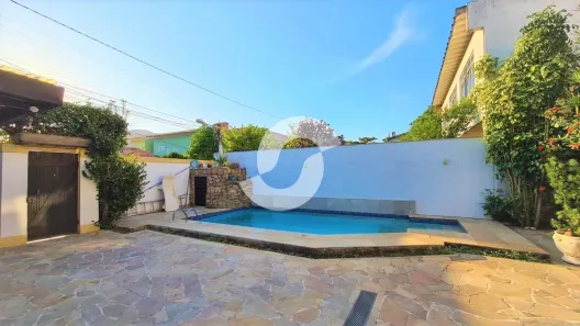 Casa com 4 Quartos à venda, 400m² no Piratininga, Niterói