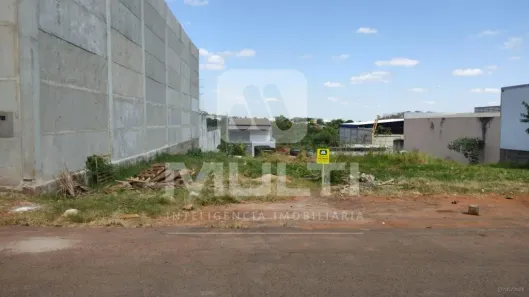 Lote/Terreno com 1 Quarto à venda, 300m² no Nossa Senhora das Graças, Uberlândia