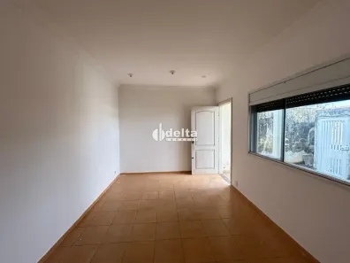 Casa com 3 Quartos para alugar, 180m² no Jardim Patrícia, Uberlândia