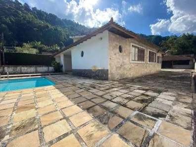 Casa com 3 Quartos à venda, 800m² no Taumaturgo, Teresópolis