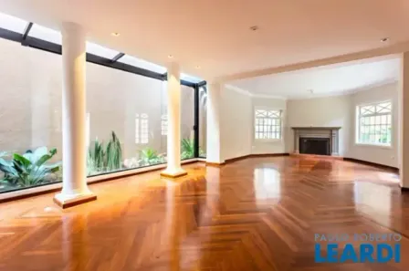 Sobrado com 4 Quartos à venda, 300m² no Jardim América, São Paulo