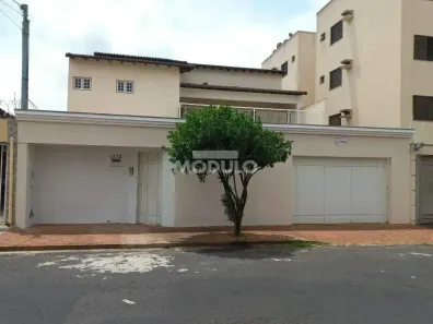 Casa com 4 Quartos para alugar, 300m² no Santa Mônica, Uberlândia