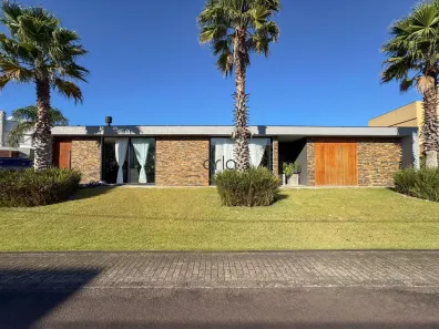 Casa de Condomínio com 4 Quartos à venda, 233m² no XANGRI-LÁ, Xangri-lá