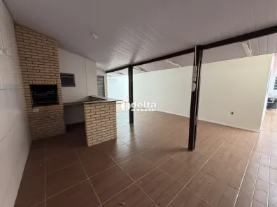 Casa com 3 Quartos para alugar, 180m² no Jardim Patrícia, Uberlândia