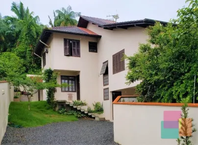 Casa com 3 Quartos à venda, 236m² no Santo Antônio, Joinville