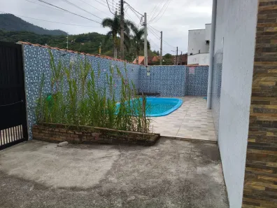 Casa de Condomínio com 2 Quartos à venda, 85m² no Martim de Sá, Caraguatatuba