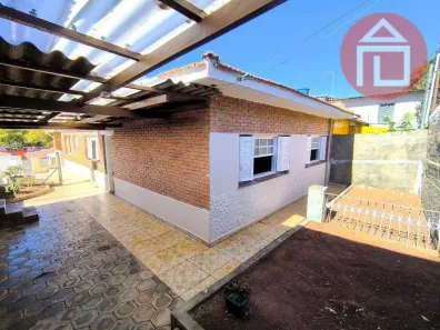 Casa com 3 Quartos para alugar, 300m² no Vila Mota, Bragança Paulista
