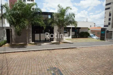 Prédio Comercial para alugar, 319m² no Osvaldo Rezende, Uberlândia