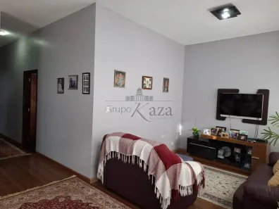 Sobrado com 5 Quartos à venda, 213m² no Parque Residencial Flamboyant, São José dos Campos