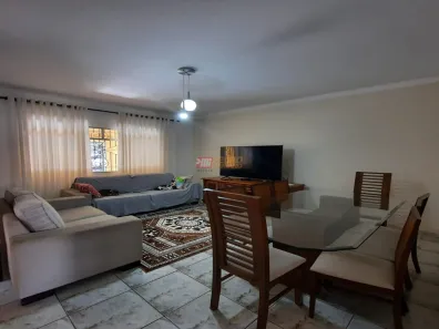 Sobrado com 6 Quartos à venda, 220m² no Vila Liviero, São Paulo