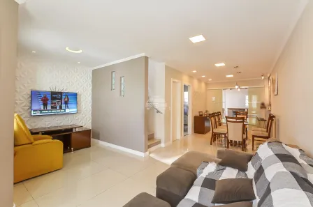 Sobrado com 3 Quartos à venda, 170m² no Novo Mundo, Curitiba