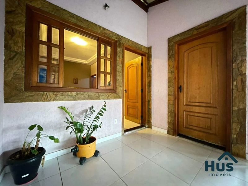 Casa com 3 quartos — Santa Amélia, Belo Horizonte