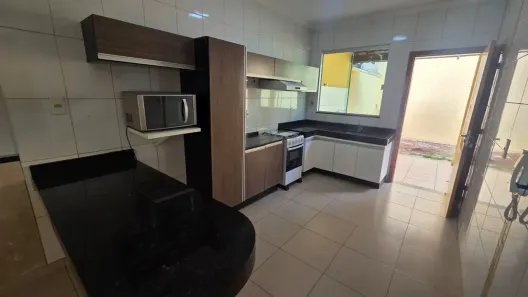 Casa com 3 Quartos para alugar, 95m² no Jardim Mariliza, Goiânia