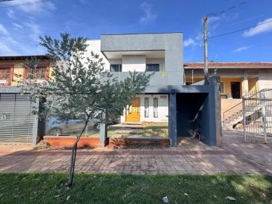 Sobrado com 3 Quartos à venda, 211m² no Universitário, Londrina