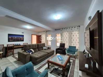 Sobrado com 3 Quartos à venda, 240m² no Vila Lucinda, Santo André