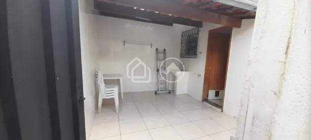 Casa com 2 Quartos para alugar, 50m² no Carlos Prates, Belo Horizonte