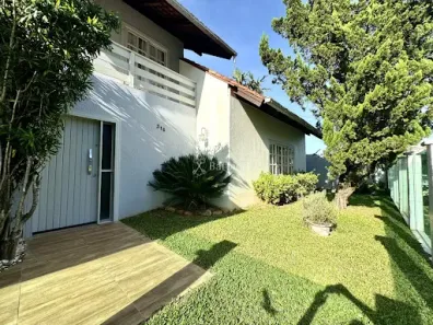 Casa com 3 Quartos para alugar, 250m² no Água Verde, Blumenau