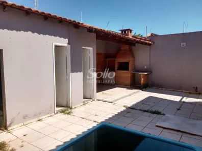 Casa com 3 Quartos para alugar, 200m² no Jardim Karaíba, Uberlândia