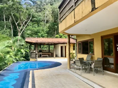 Casa com 3 Quartos à venda, 324m² no Pedro do Rio, Petrópolis