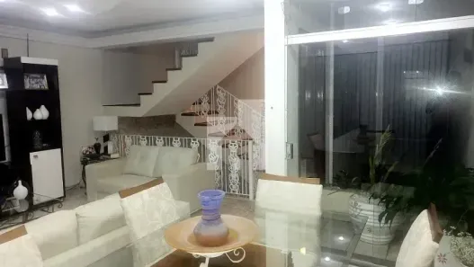 Sobrado com 3 Quartos à venda, 267m² no Vila Galvão, Jundiaí